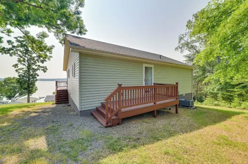Deck & Water View: Cozy Kentucky Lake Getaway - chambre d’hôtes