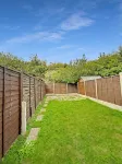 Perfect Town Location – Spacious 3-Bedroom Townhouse with Garden in Grantham! Hotels near Belton Park