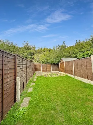 Perfect Town Location – Spacious 3-Bedroom Townhouse with Garden in Grantham!