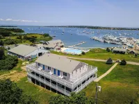 Champlin's Marina & Resort - bar