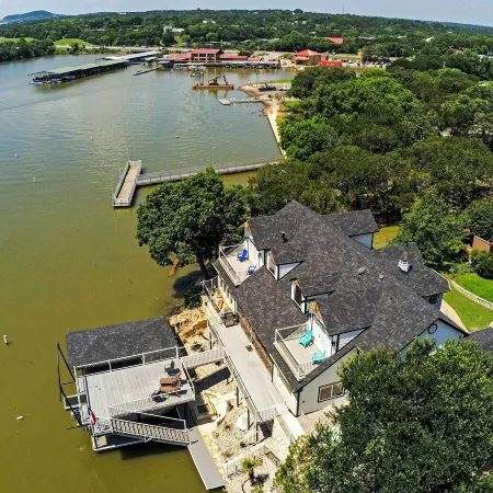 Lavish Lake House, Near Vineyards and Marinas!