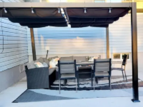 Modern 3-bedroom Rancher with AC and WiFi in Chilliwack チリワックのホテル