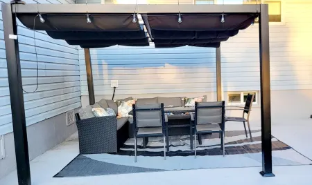 Modern 3-bedroom Rancher with AC and WiFi in Chilliwack Отели в г. Чилливак