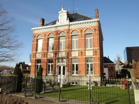 Art of Dreams Deluxe 4 Stars Отели в г. Хьолсхаут