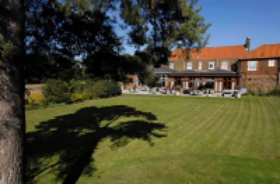 Knights Hill Hotel & Spa Hotel di 