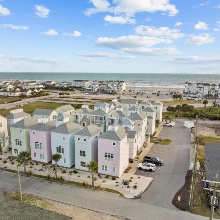 Sea Escape 3 Bedroom Townhouse by RedAwning