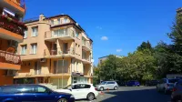 Perla Apartments - parking