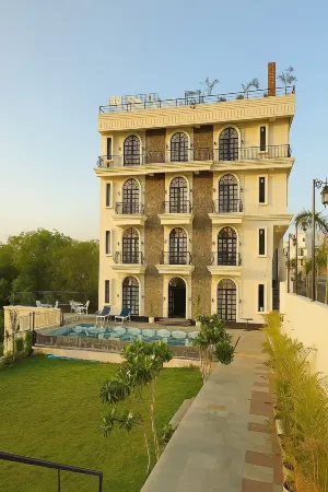 Aarambh By The Sky Imperial Отели рядом с достопримечательностью «View Point at Temple Wall»