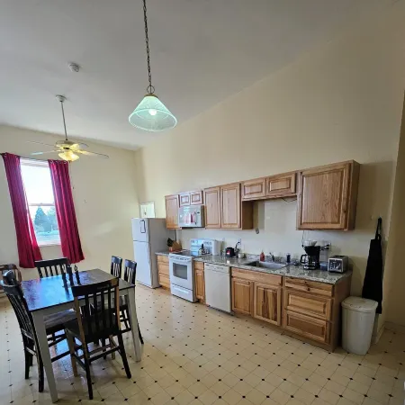 Charming 2-bedroom apartment in delightful Monroe, Oregon.