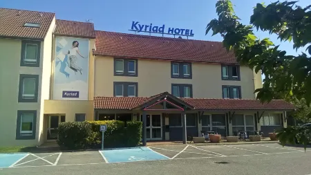 Kyriad Lyon Est - Saint Bonnet de Mure Отели в г. Сен-Лоран-де-Мюр