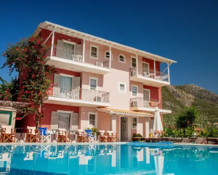G George Hotels in Ellomeno