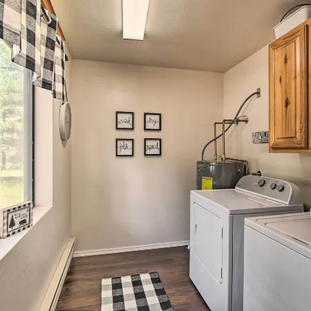 2 Mi to Fool Hollow Lake: Wooded Cabin w/ Fire Pit