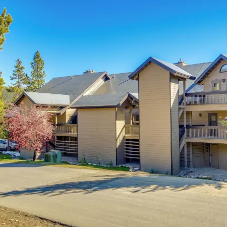 Cozy Condo w/ Balcony - Near Big Sky Resort!