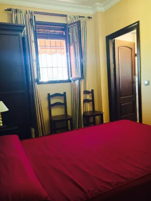 Hostal Pechi Hotels near La Caja Mágica