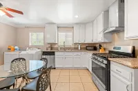 Modern Family Home w Full Amenities Near ONT Các khách sạn ở Chino Hills
