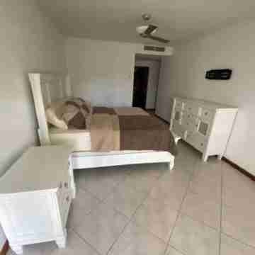 Walking distance to everything on Simpson bay area Restaurants, Beach, Nite Life Rooms