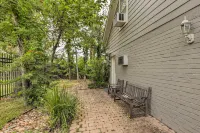 < 1 Mi to Kyle Field: Cozy Studio w/ Outdoor Space - Apartments