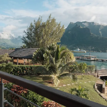 Cook's Bay Hotel & Suites