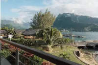 Cook's Bay Hotel & Suites - Sea View