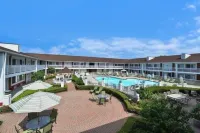 Days Inn & Suites by Wyndham Roseville/Detroit Area