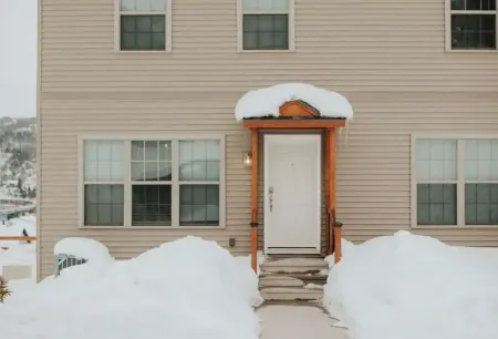 Modern Townhouse Walking Distance to Downtown