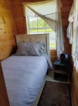 Cozy, Clean 2-Bedroom Cabin on Moose River