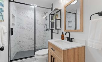 Lake Days by AvantStay Hot Tub Firepit Game Room Private Dock Access