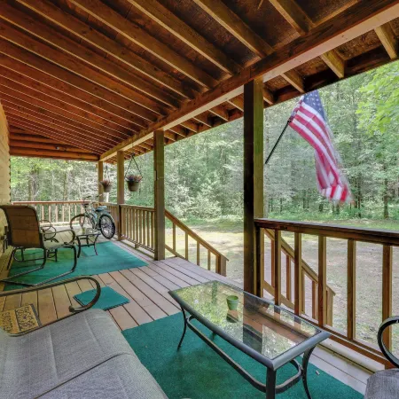 Secluded Cross Creek Cabin w/ Deck & Fire Pit!