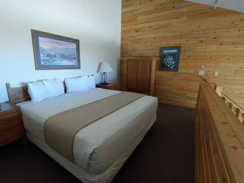 Nice Condo with Loft; Sleeps Eight; Near the Slopes and Near RMNP