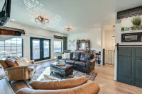Stellar Craig Apartment - Walk to Restaurants! - Wifi