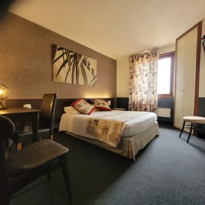 Le Merle Blanc Hotels in Gueugnon
