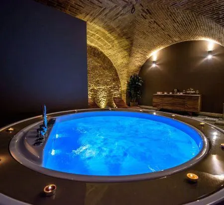 Marie Claire Apartments & Spa