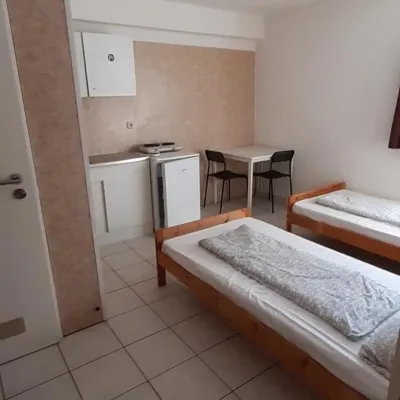 2-Rent Group Hostel Apartments Eve74 Hotel dekat Allach-Untermenzing