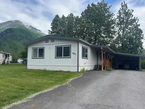 Black Gold Getaway .....Walking Distance to Town Hotels in Valdez