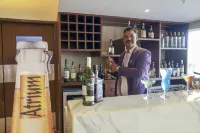 Royal Orchid Golden Suites Pune - bar