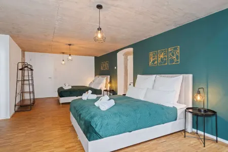 Old brewery with flair: Old town | free parking lot | coffee | SMART TV | WiFi Отели в г. Китцинген