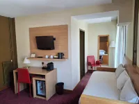 Hôtel de la Tour Maje Hotels in Baraqueville