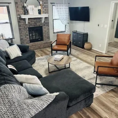 New Remodel 3BD/2Bath Weekly/Monthly Discounts available
