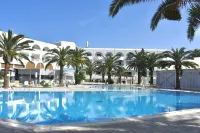 Golf Residence- Families and Couples Only - Pet friendly