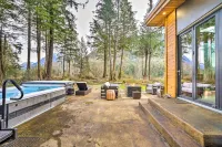Gold Bar Cabin on Skykomish River Heated Swim Spa Hotels in Index