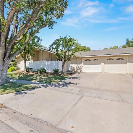 Hot Tub, Game Room - 3 Bed: 2 Bath near Fig Garden Loop!