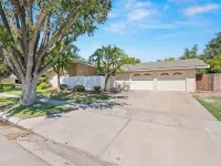 Hot Tub, Game Room - 3 Bed: 2 Bath near Fig Garden Loop!