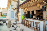 Boho Boutique Hotel - Beachfront , Adults Only , Private Pool - bar