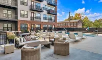 2-Story Penthouse  2 Balconies, Skyline View, Pool, Gym, Yoga Studio & Workspace