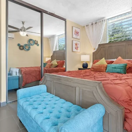 The Jewel of Levittown: Charming 2-bedroom apartment with WiFi, AC in Toa Baja