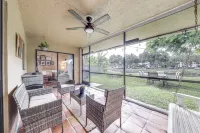Riverfront Backyard & Grill: Sunrise Family Home