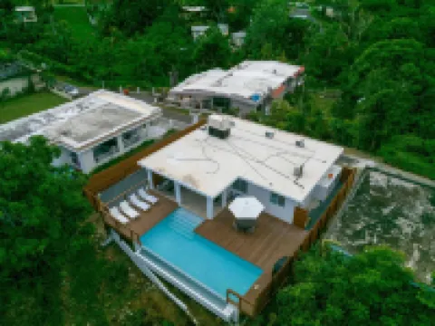 Paradise House W. Pool Nearby the Beach Hotels in Calvache