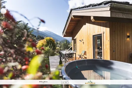 Veliski-Lodge, a chalet for rent in Haute-Maurienne