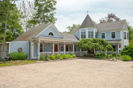Historic Decor and Scenic Delights - Charming Nautical Retreat