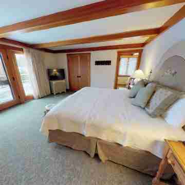 Luxurious Trapp Family Lodge 3-bedroom Villa: Nordic ski from your front door Rooms